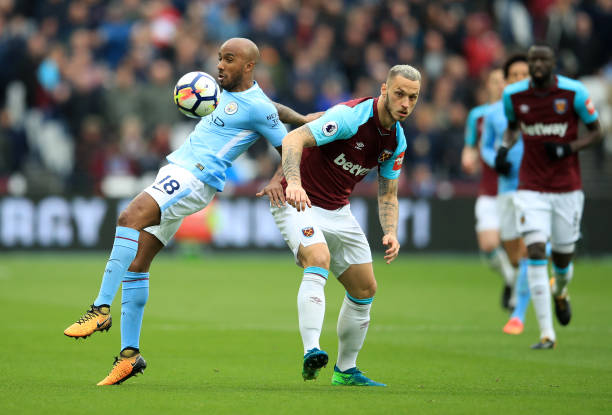 时表现得游 时表现得游